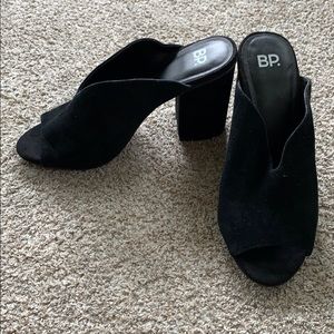 Velvet Block Heeled Peep Toe Mules